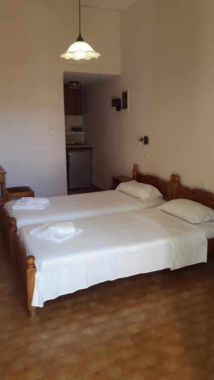 Stelios Rooms Palaiochora Exterior foto