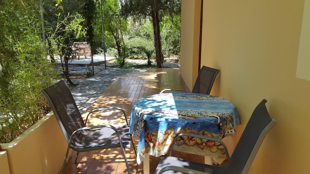 Stelios Rooms Palaiochora Exterior foto