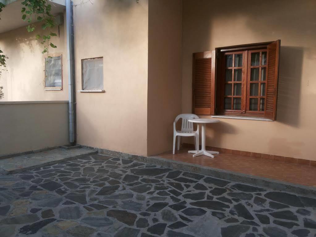 Stelios Rooms Palaiochora Exterior foto