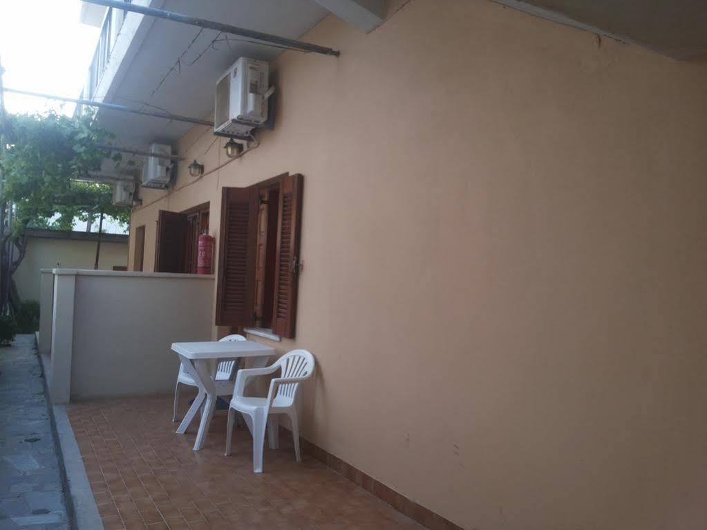 Stelios Rooms Palaiochora Exterior foto
