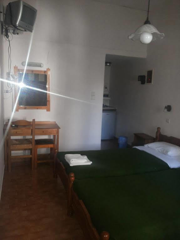 Stelios Rooms Palaiochora Exterior foto