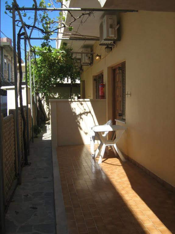 Stelios Rooms Palaiochora Exterior foto